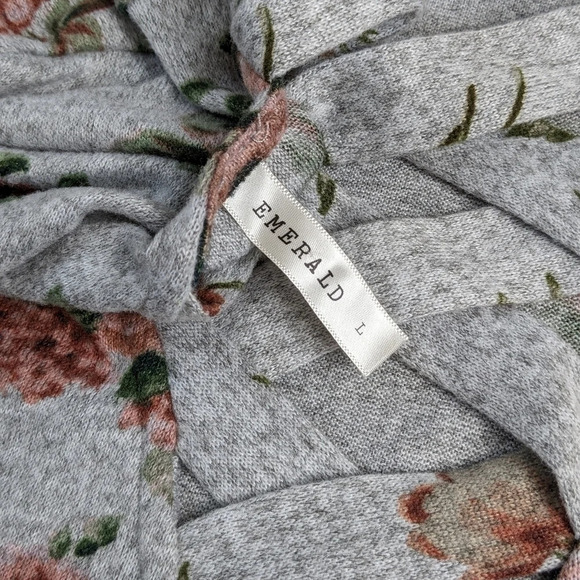 Floral longer sleeve crew neck T shirt with details XL - Picture 9 of 10